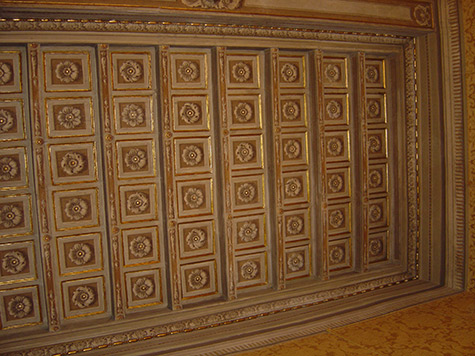 Restauro-del-soffitto-ligneo-a-cassettoni-e-della-fascia-perimetrale-del-salottino-giallo-all-interno-di-Palazzo-Chigi---Roma.