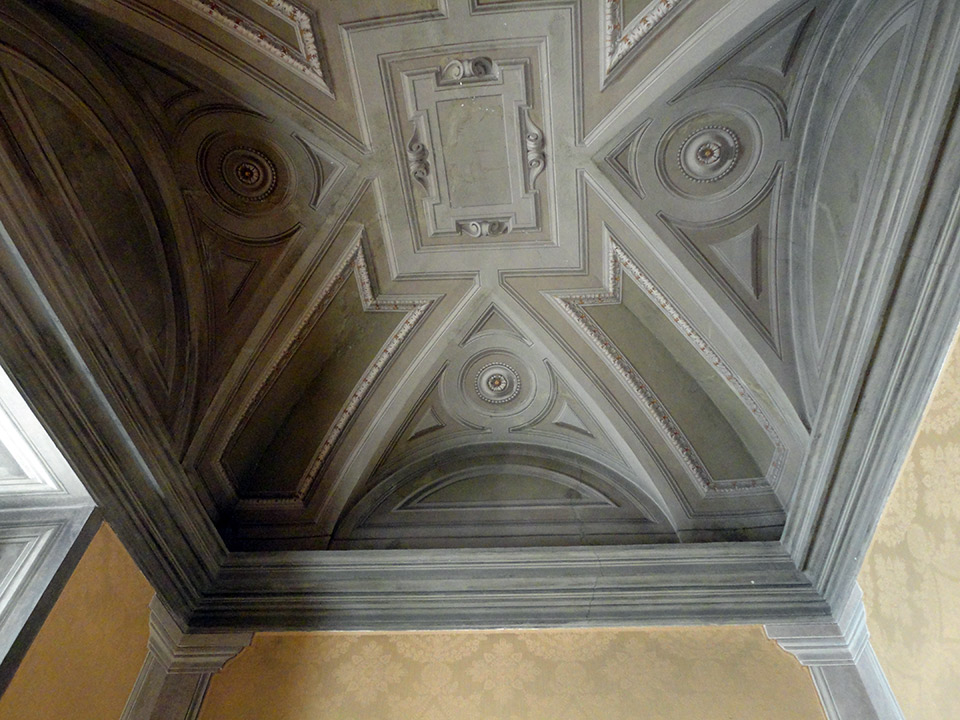 Restauro-di-parte-del-soffitto-e-pareti-decorate-a-tempera---Palazzo-Chigi---Roma